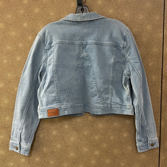 🔥🔥🔥NWT Calvin Klein Cropped Jean Jacket - Picture 6 of 12